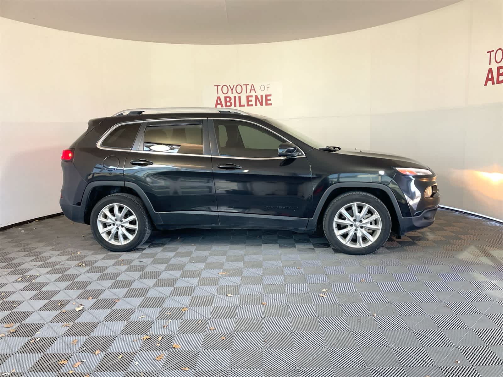 Thumbnail: 2016 Jeep Cherokee - 8