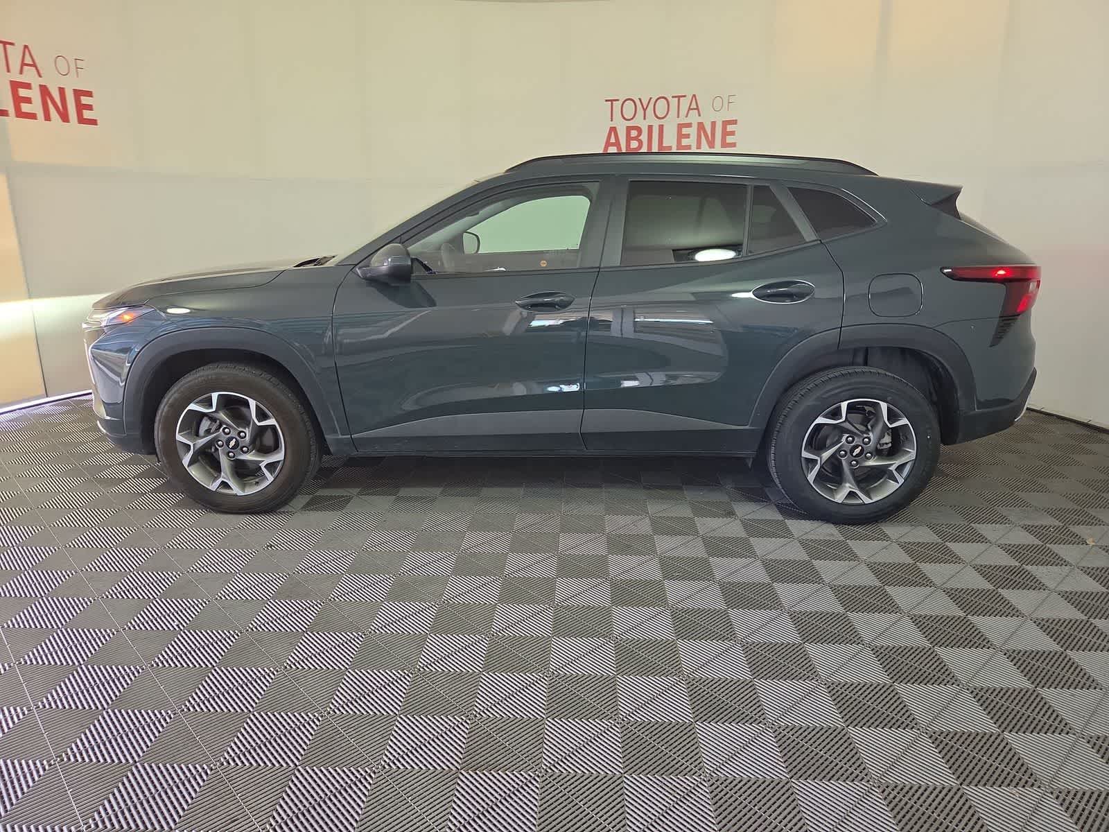 Thumbnail: 2025 Chevrolet Trax - 2