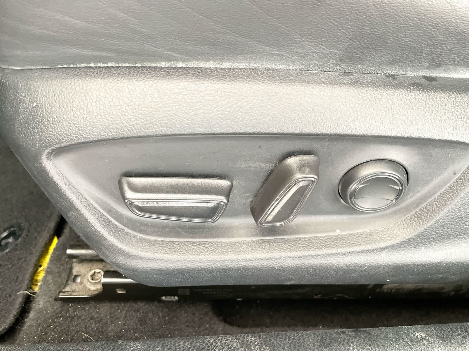 Thumbnail: 2022 Toyota Avalon - 11