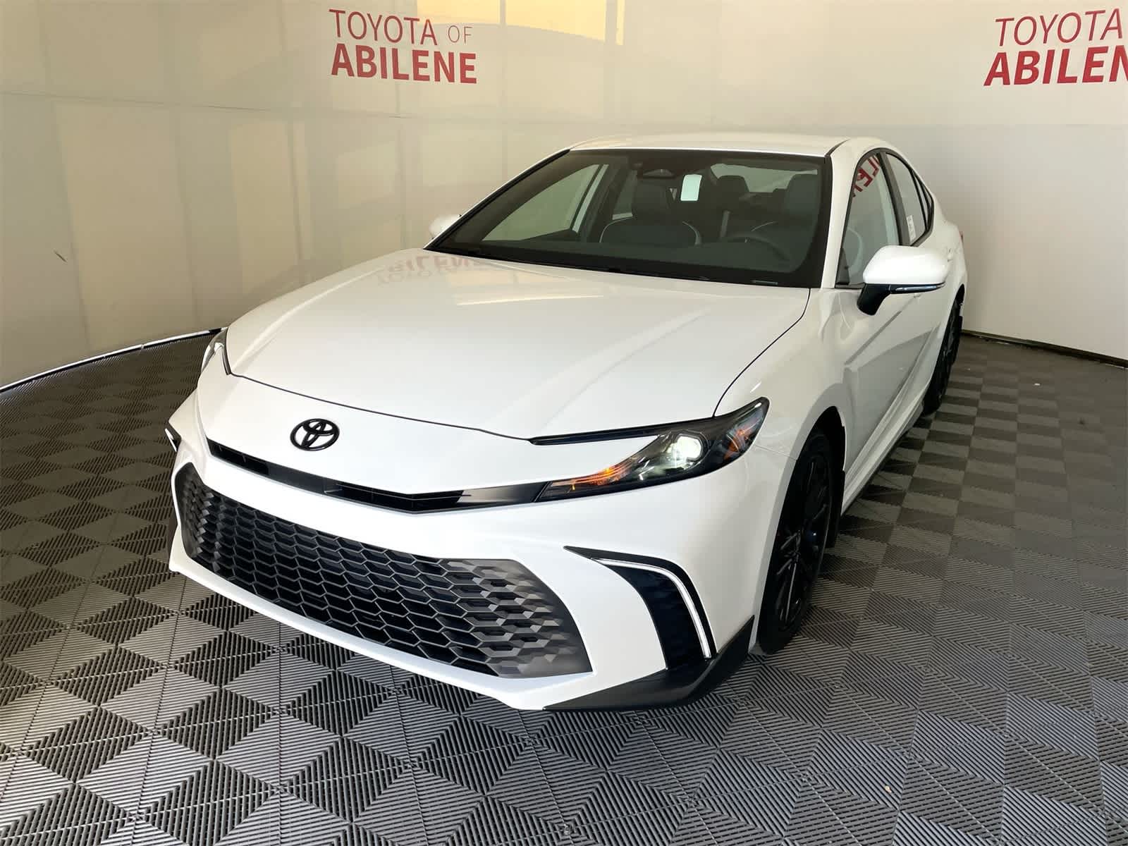 2026 Toyota Camry SE's photo