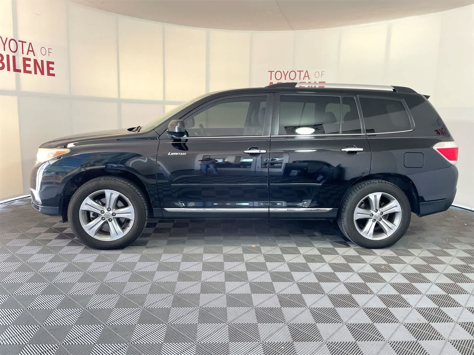 Thumbnail: 2011 Toyota Highlander - 2