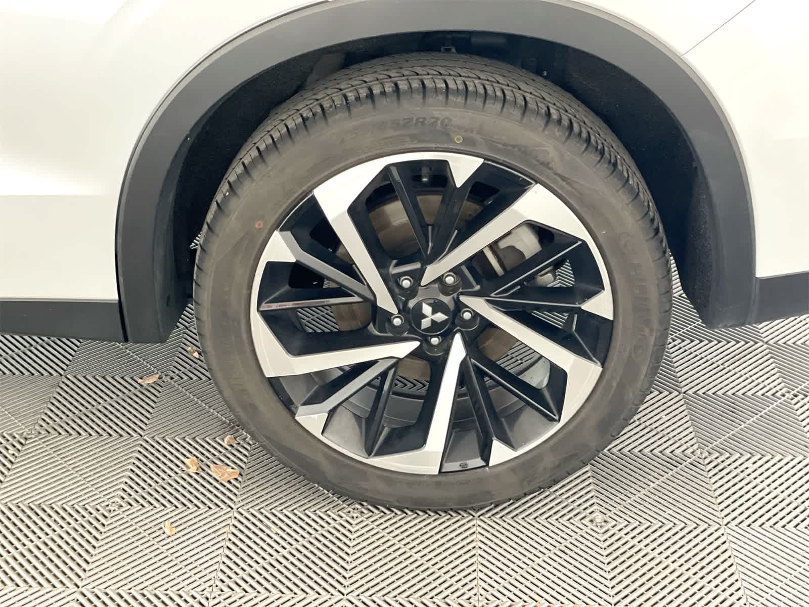 Thumbnail: 2024 Mitsubishi Outlander - 26