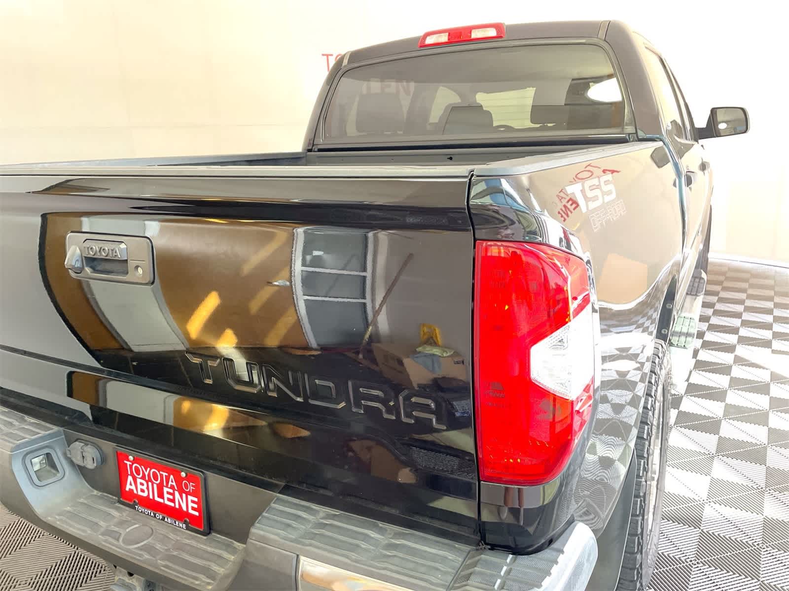 Thumbnail: 2015 Toyota Tundra - 7