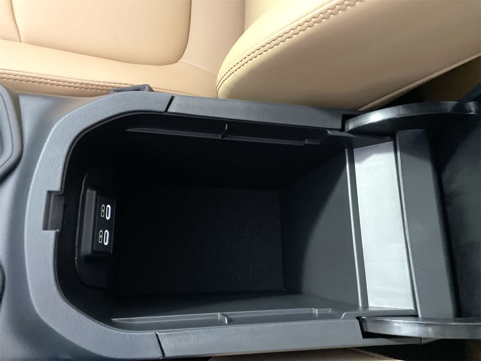 Thumbnail: 2025 Toyota RAV4 - 23