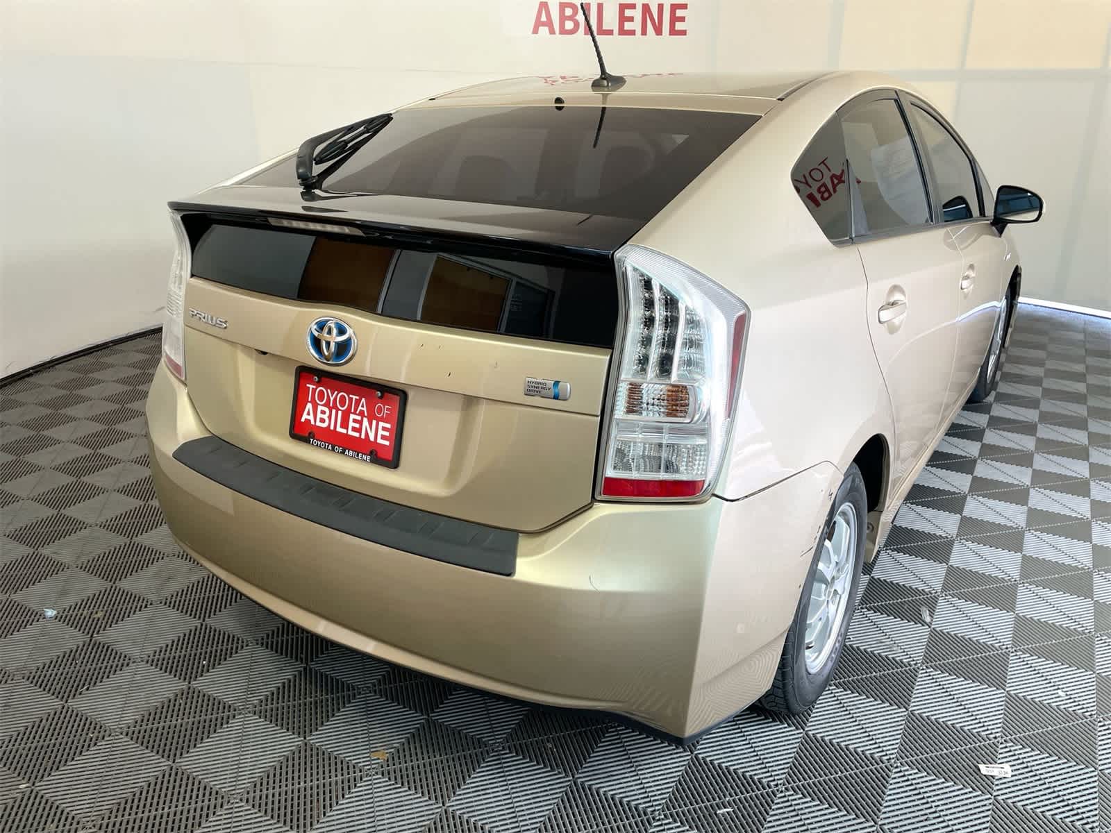 Thumbnail: 2010 Toyota Prius - 6