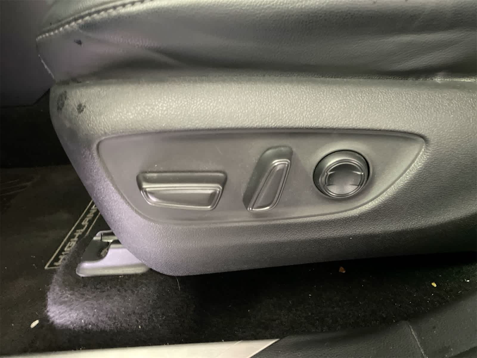 Thumbnail: 2020 Toyota Highlander - 10