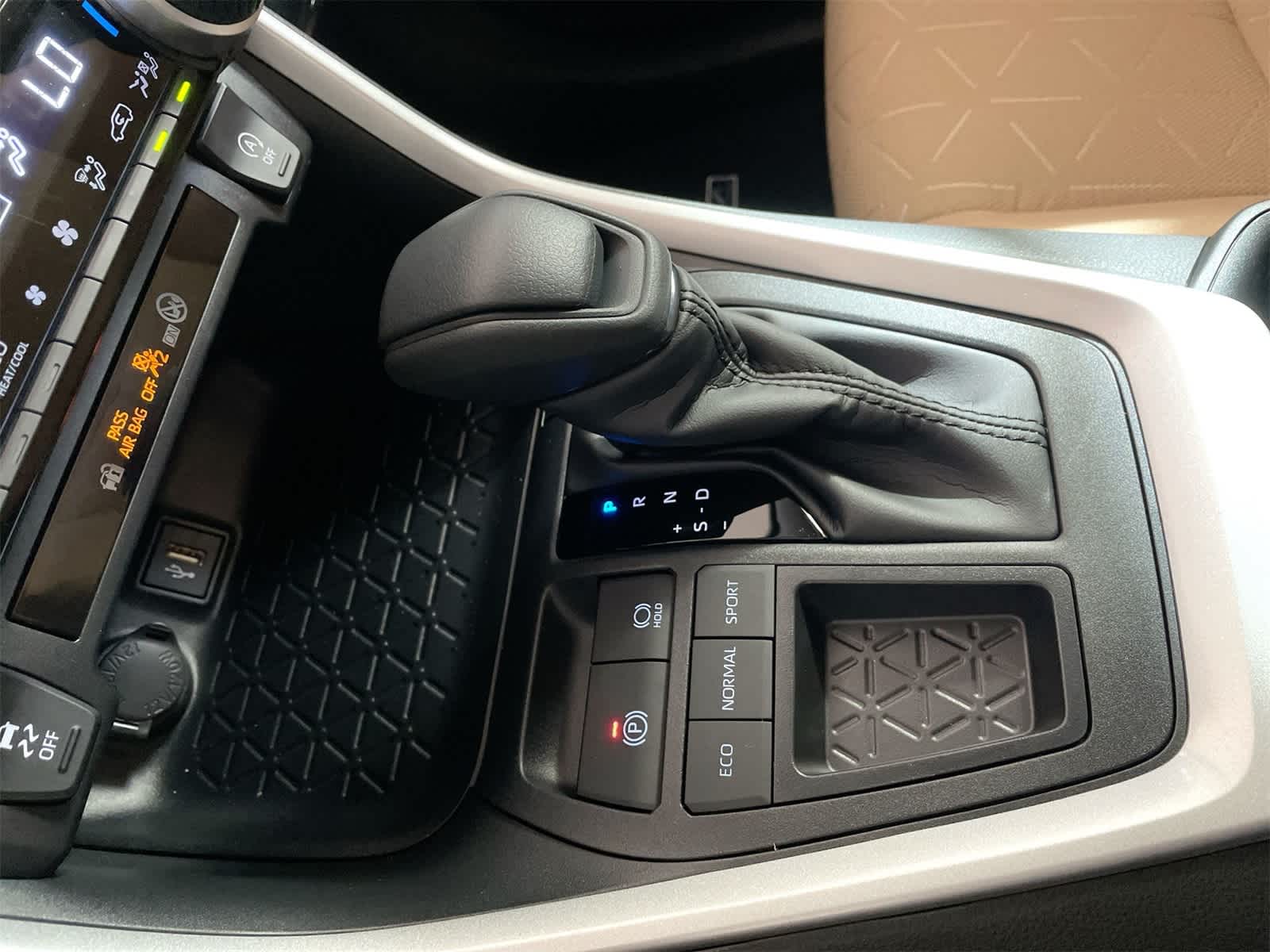 Thumbnail: 2025 Toyota RAV4 - 22