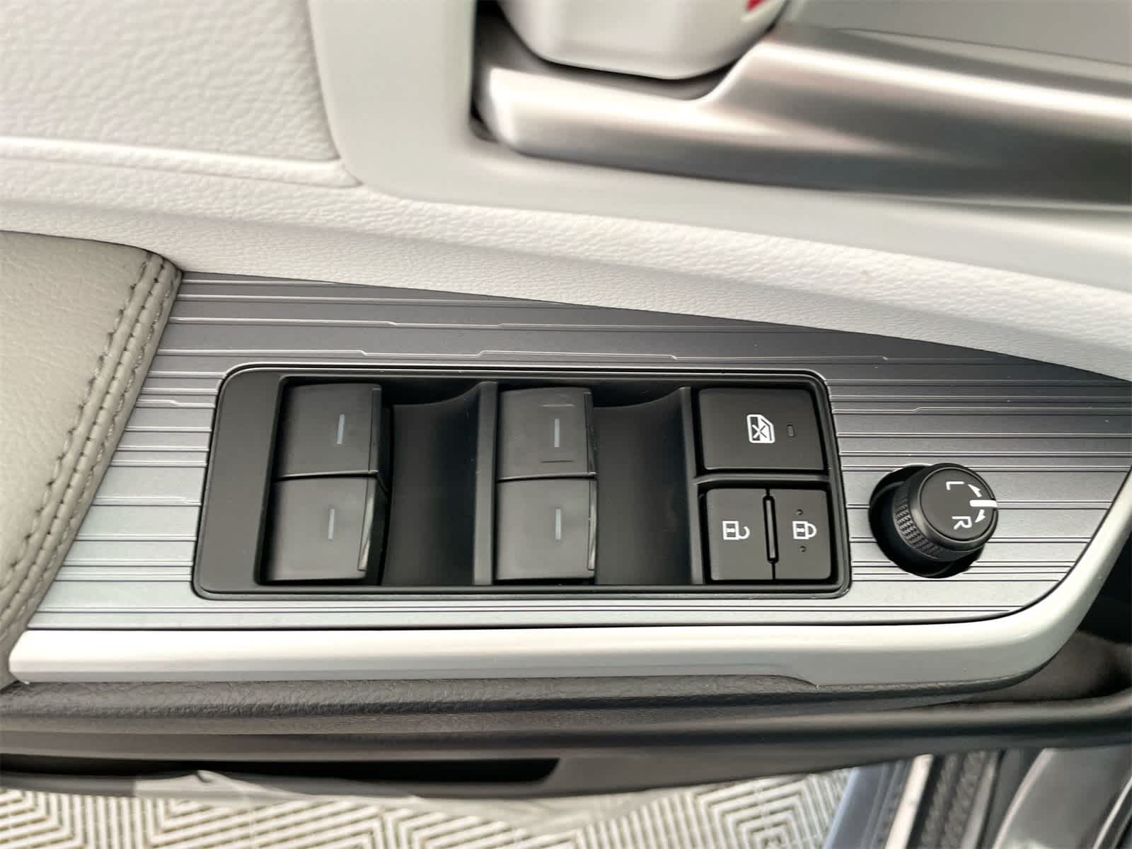 Thumbnail: 2025 Toyota Sienna - 12