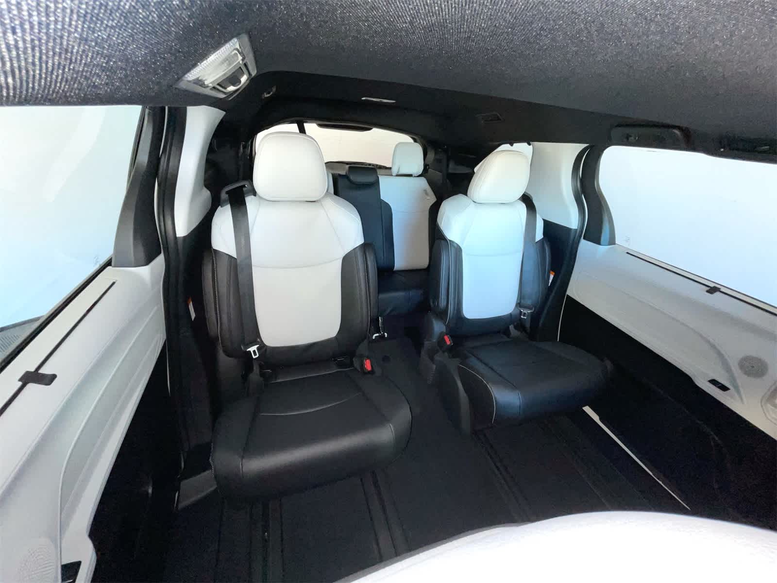 Thumbnail: 2026 Toyota Sienna - 15