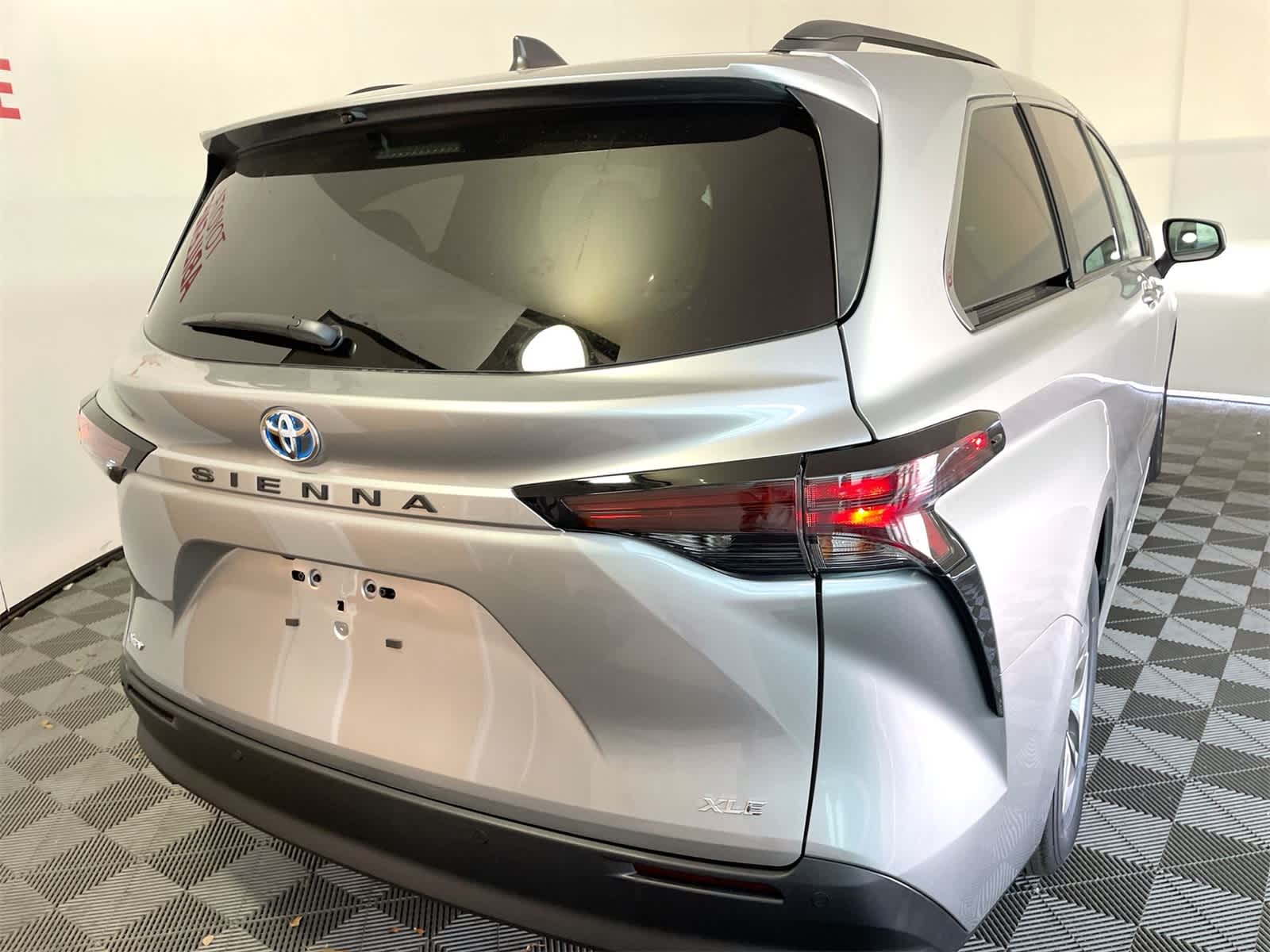 Thumbnail: 2025 Toyota Sienna - 7