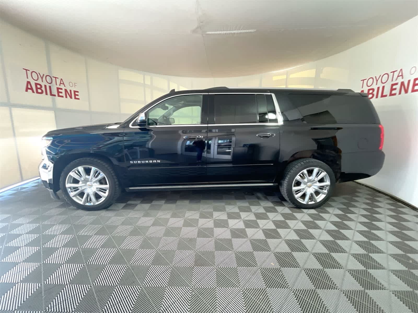Thumbnail: 2017 Chevrolet Suburban - 2