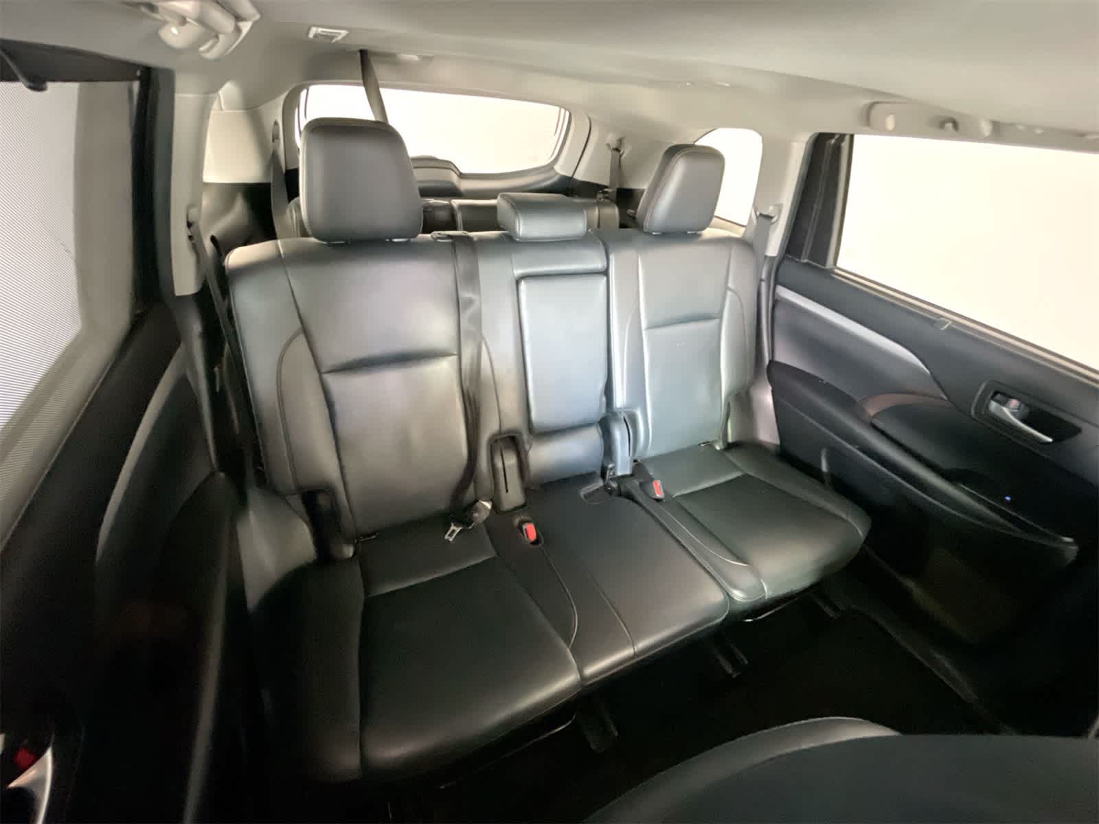 Thumbnail: 2019 Toyota Highlander - 15