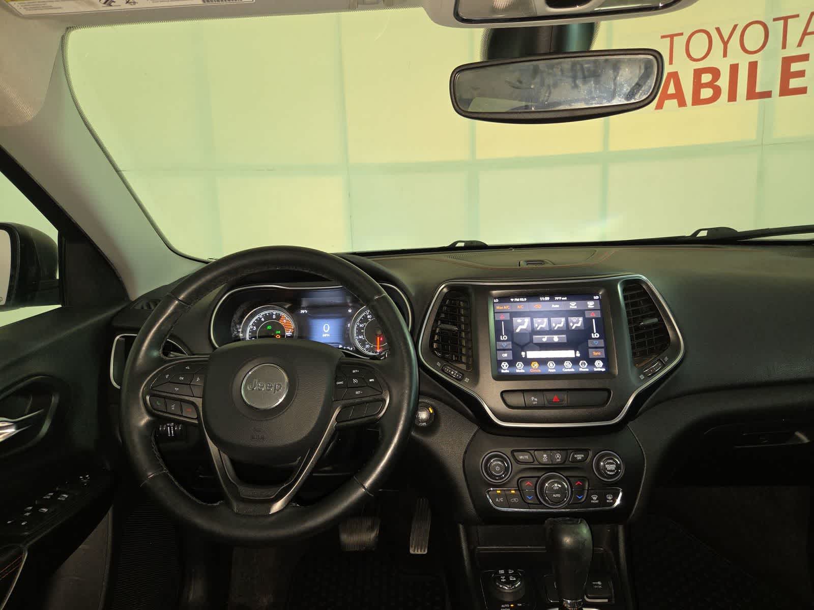 Thumbnail: 2019 Jeep Cherokee - 15