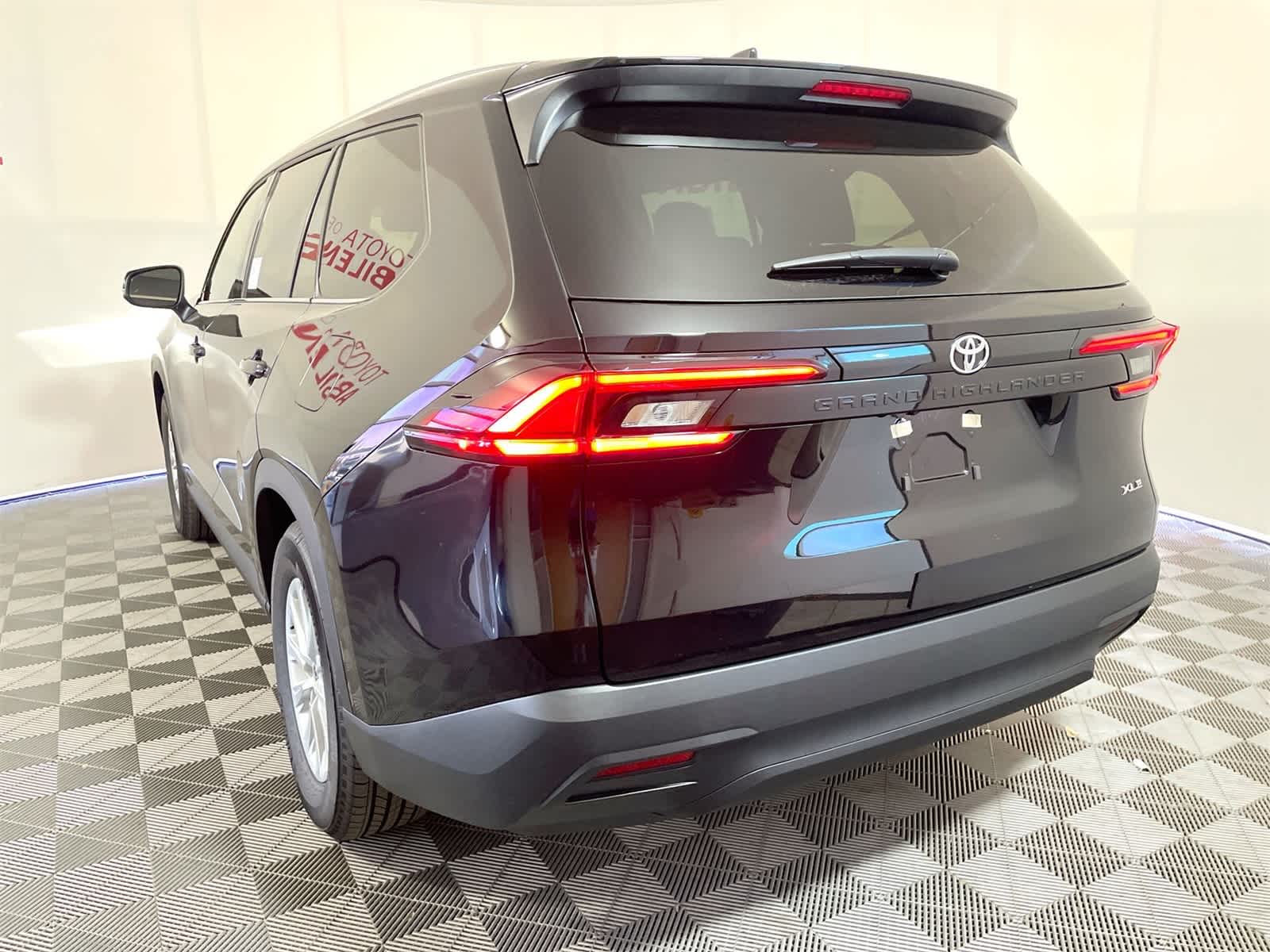 Thumbnail: 2025 Toyota Grand Highlander - 3
