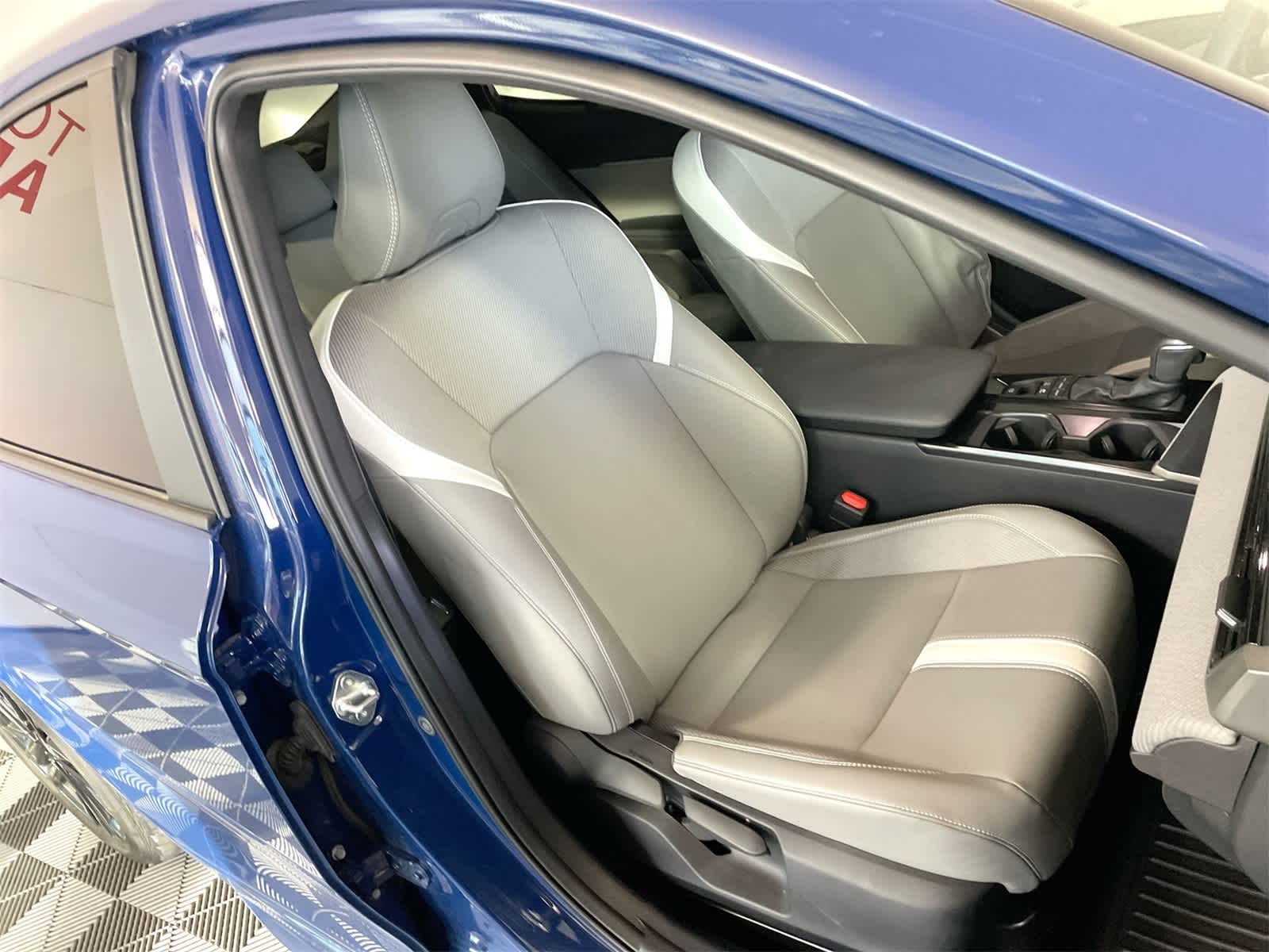 Thumbnail: 2025 Toyota Camry - 13