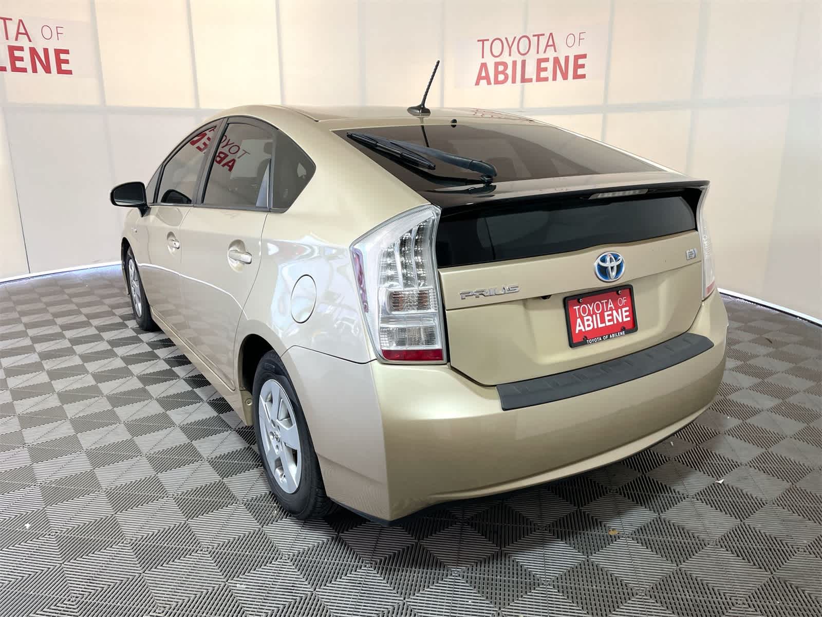 Thumbnail: 2010 Toyota Prius - 3
