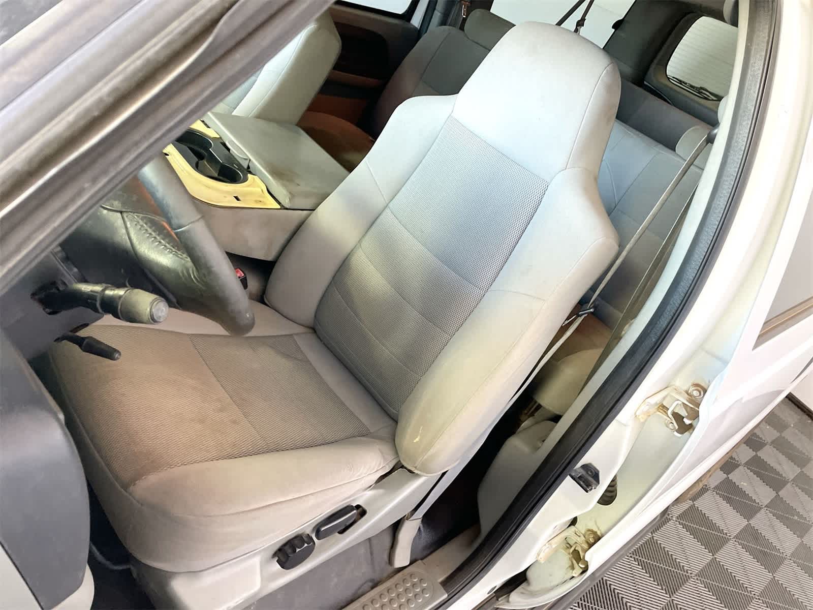 Thumbnail: 2005 Ford Excursion - 9