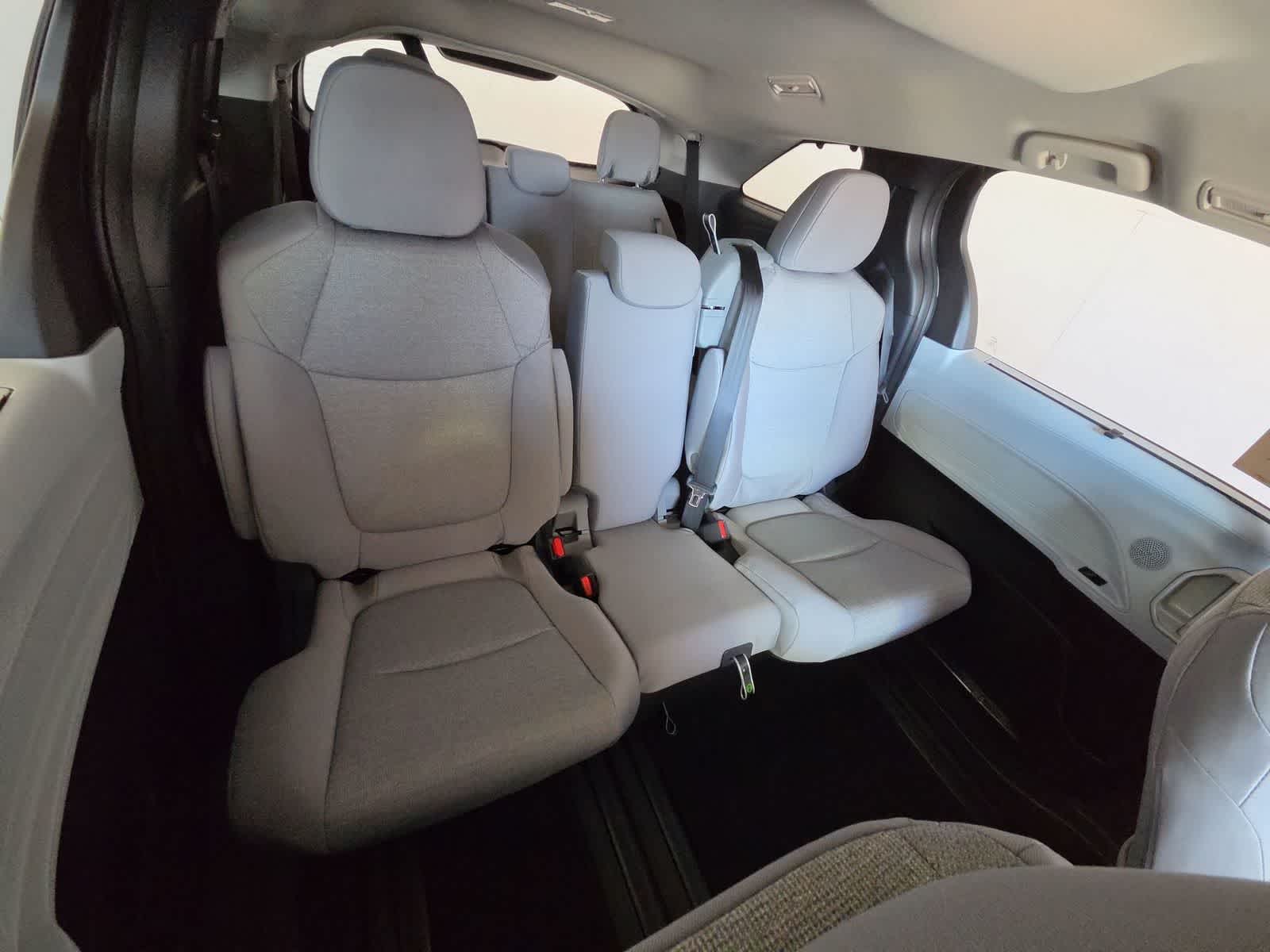 Thumbnail: 2026 Toyota Sienna - 14