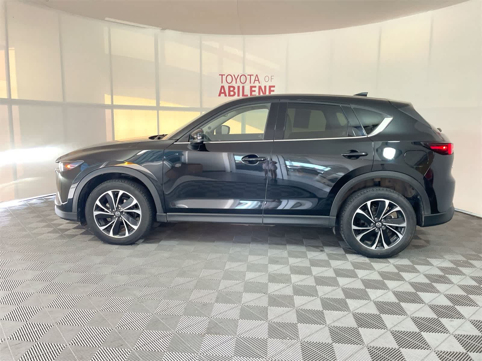 Thumbnail: 2022 Mazda CX-5 - 2