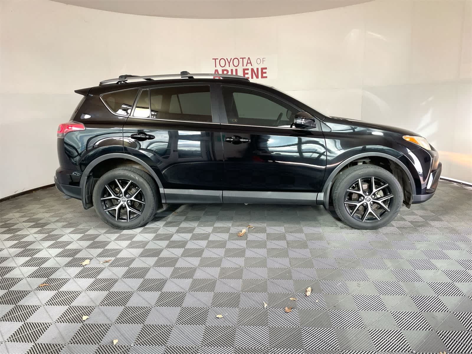 Thumbnail: 2018 Toyota RAV4 - 7