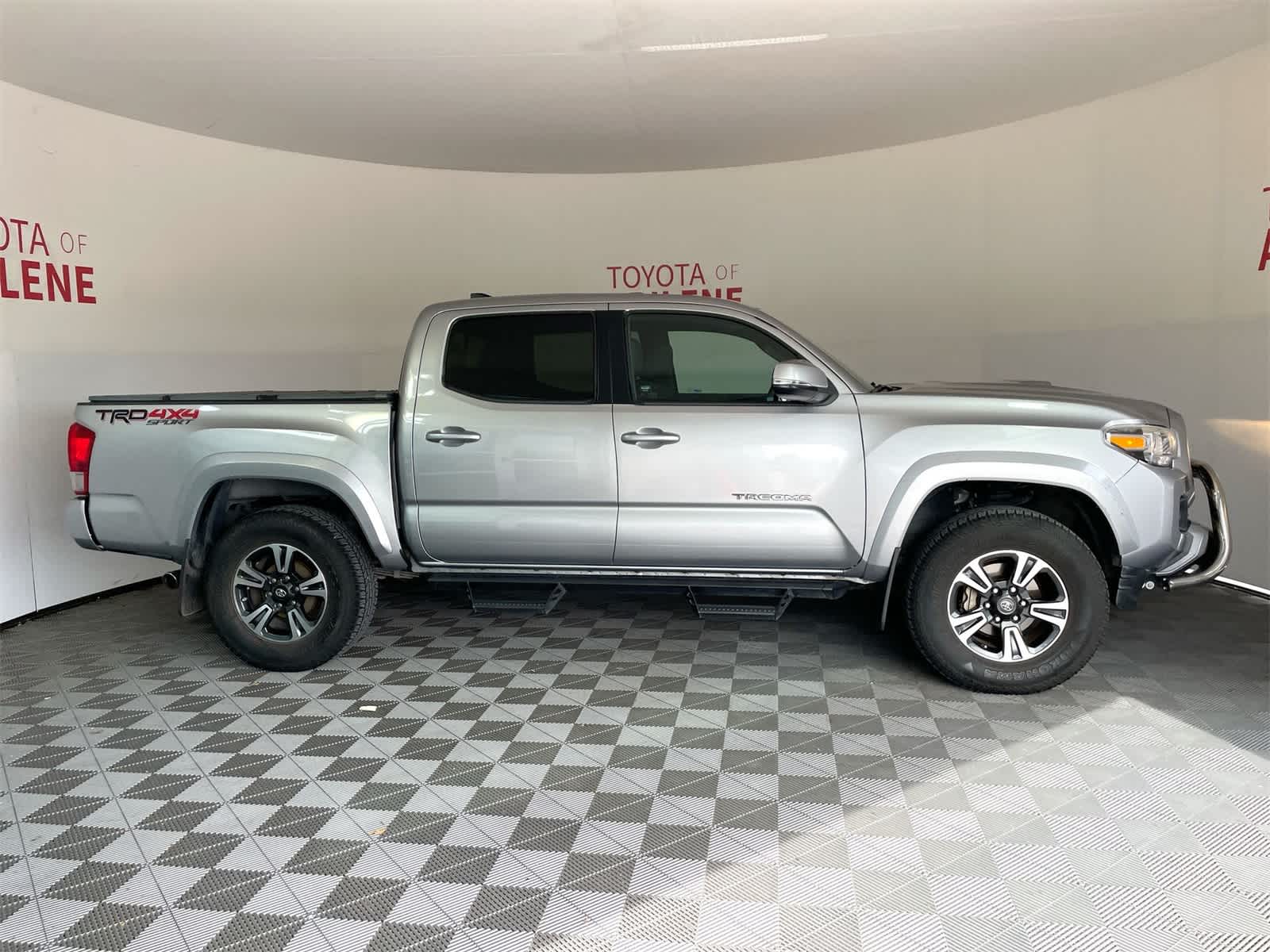 Thumbnail: 2017 Toyota Tacoma - 7