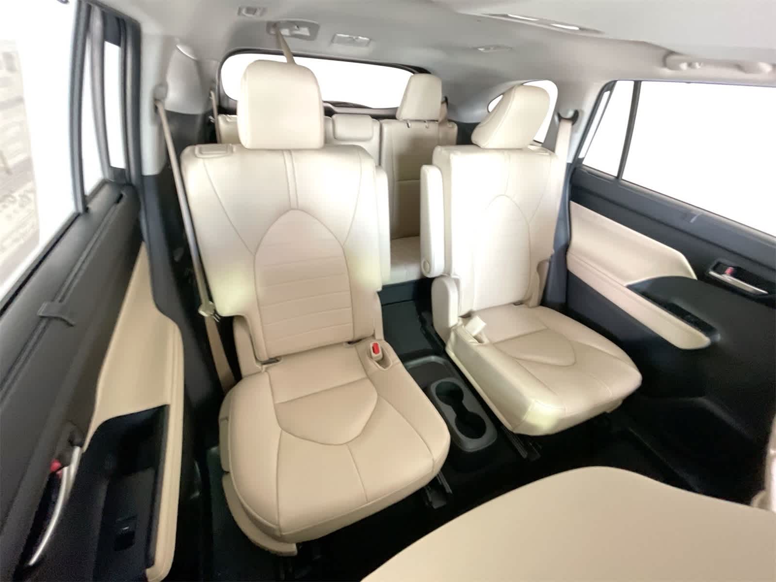 Thumbnail: 2025 Toyota Highlander - 15