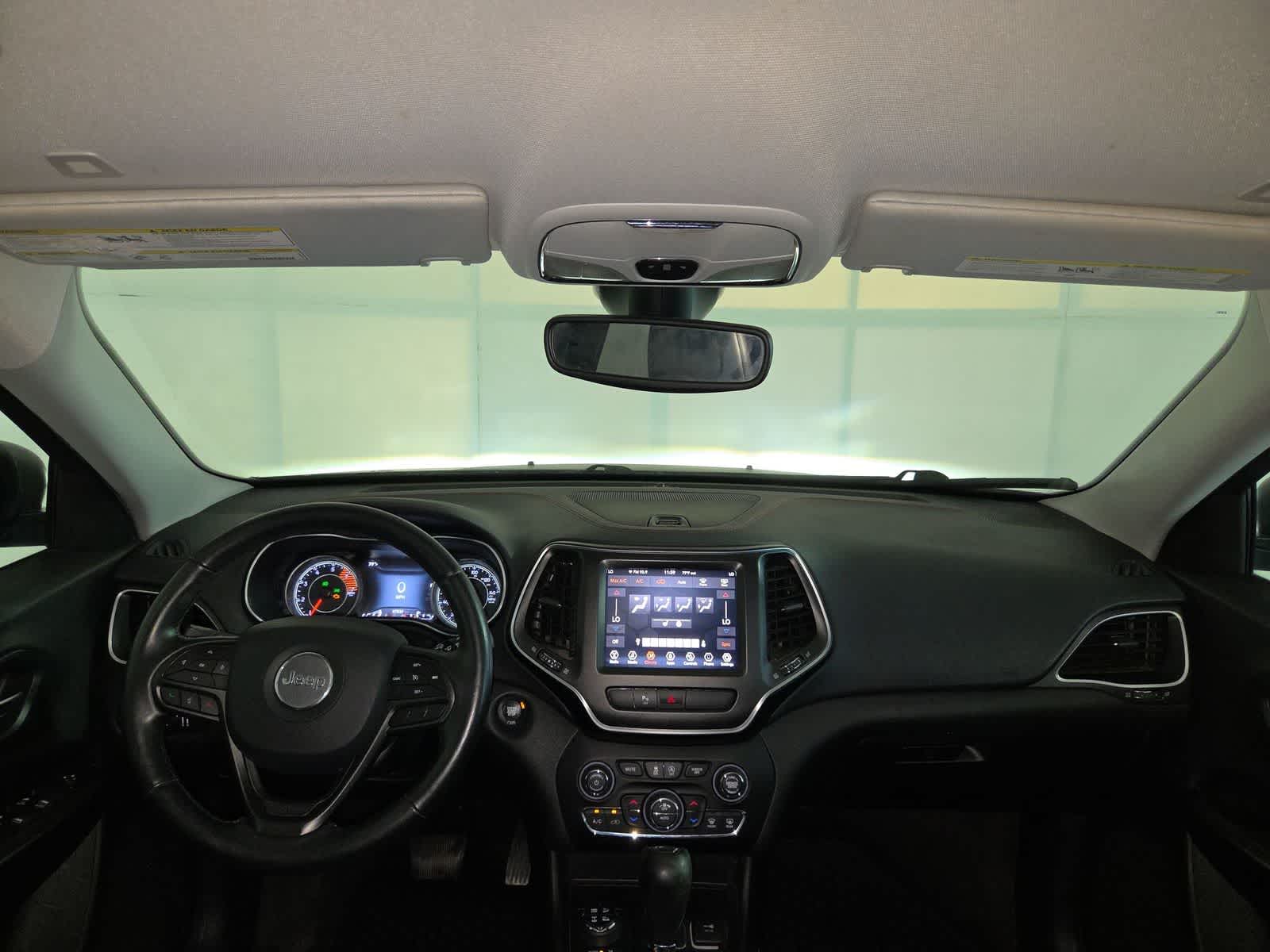 Thumbnail: 2019 Jeep Cherokee - 16
