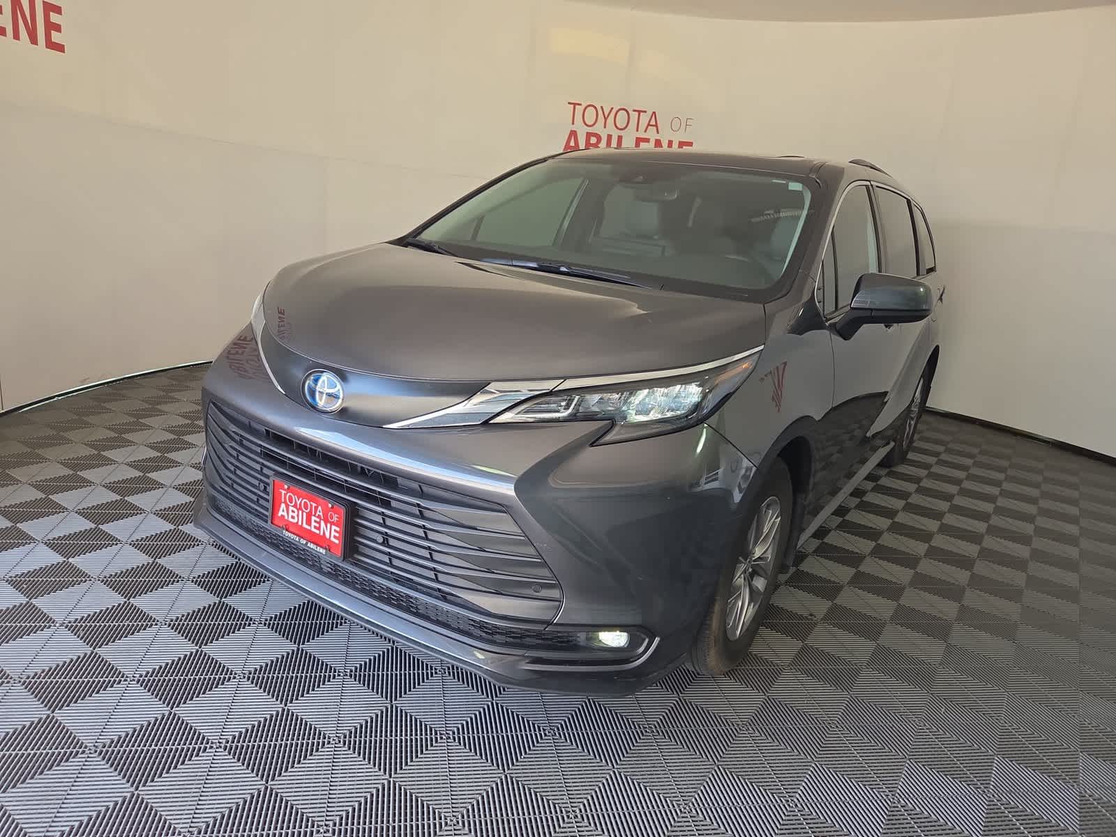 2025 Toyota Sienna XLE