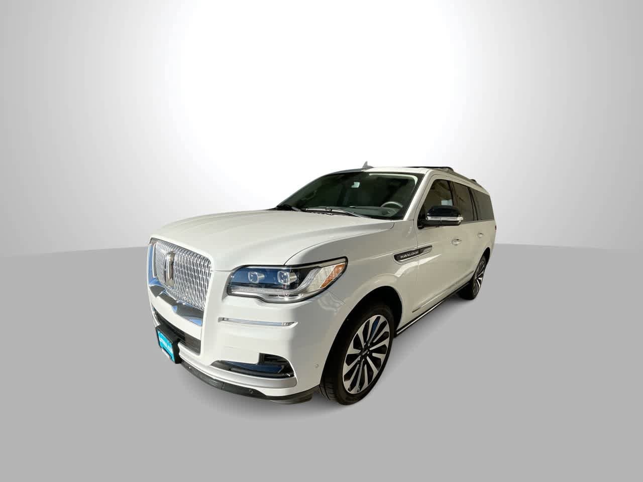 Thumbnail: 2022 Lincoln Navigator L - 4