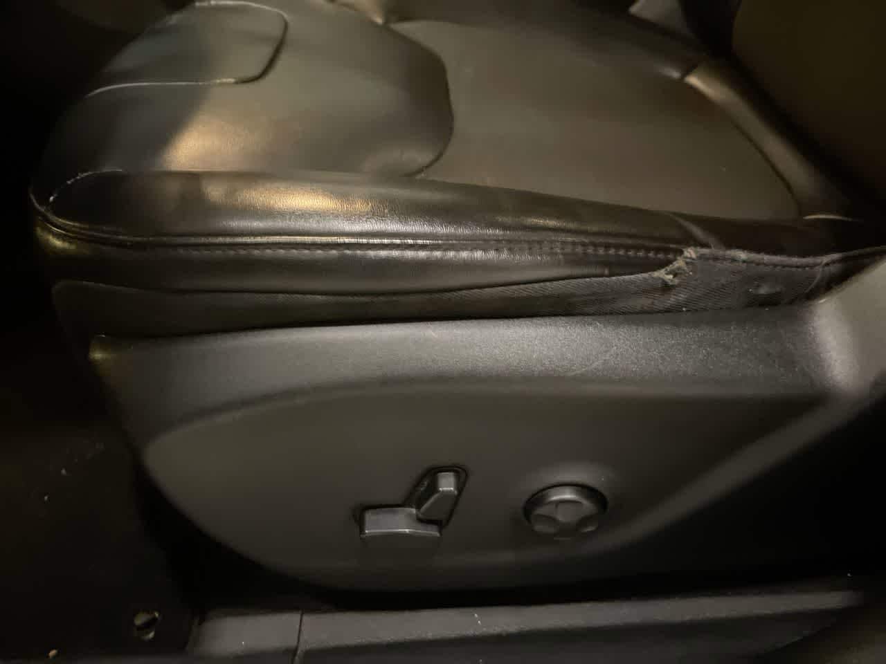 Thumbnail: 2019 Jeep Cherokee - 12