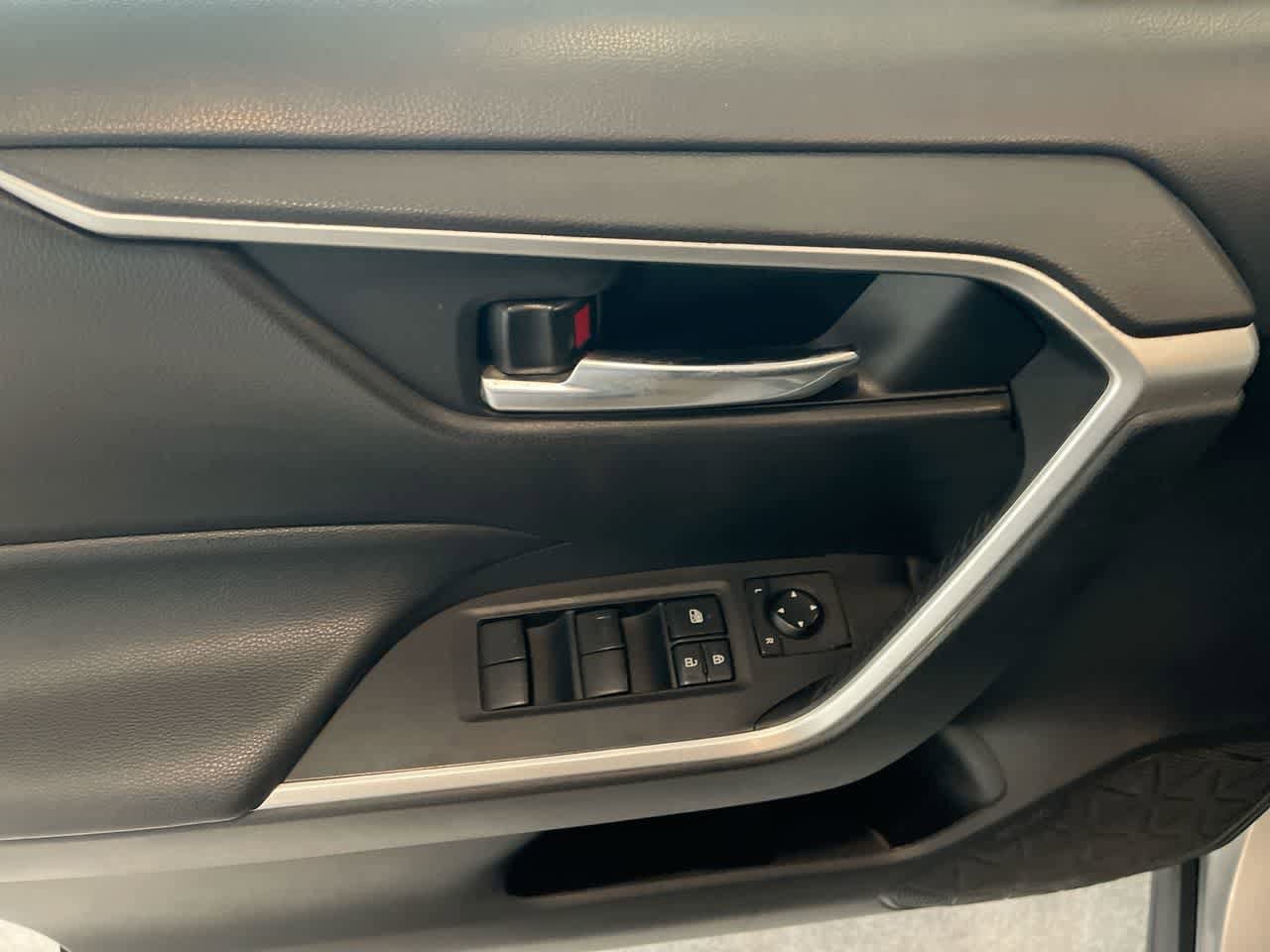 Thumbnail: 2020 Toyota RAV4 - 13