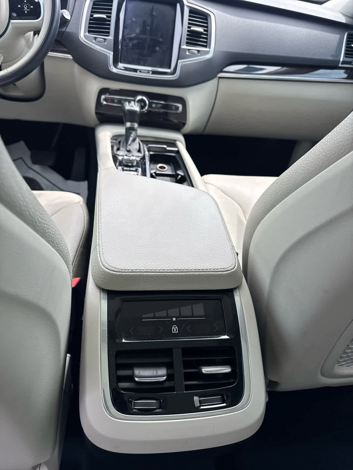 Thumbnail: 2019 Volvo XC90 - 29