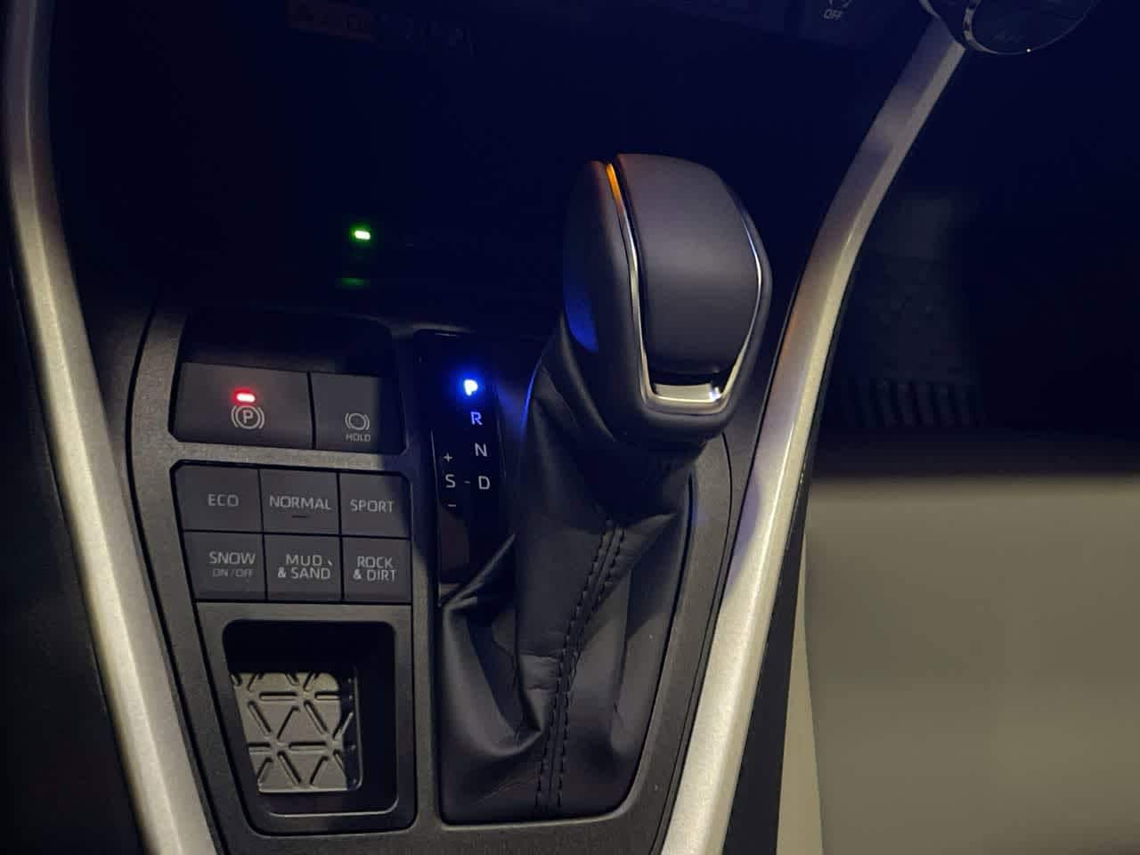 Thumbnail: 2025 Toyota RAV4 - 20