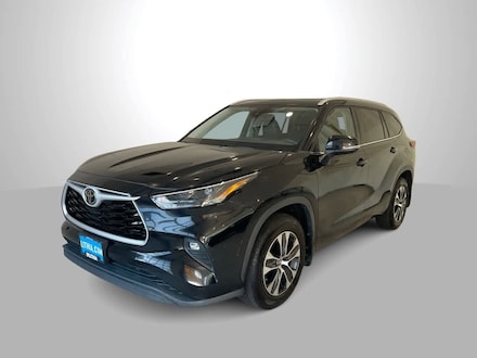 2022 Toyota Highlander XLE Sport Utility