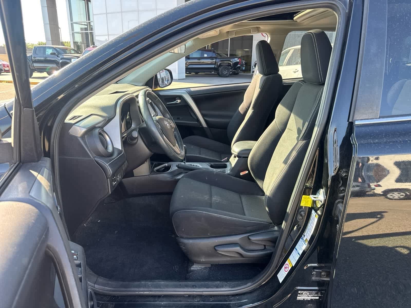 Thumbnail: 2018 Toyota RAV4 - 40