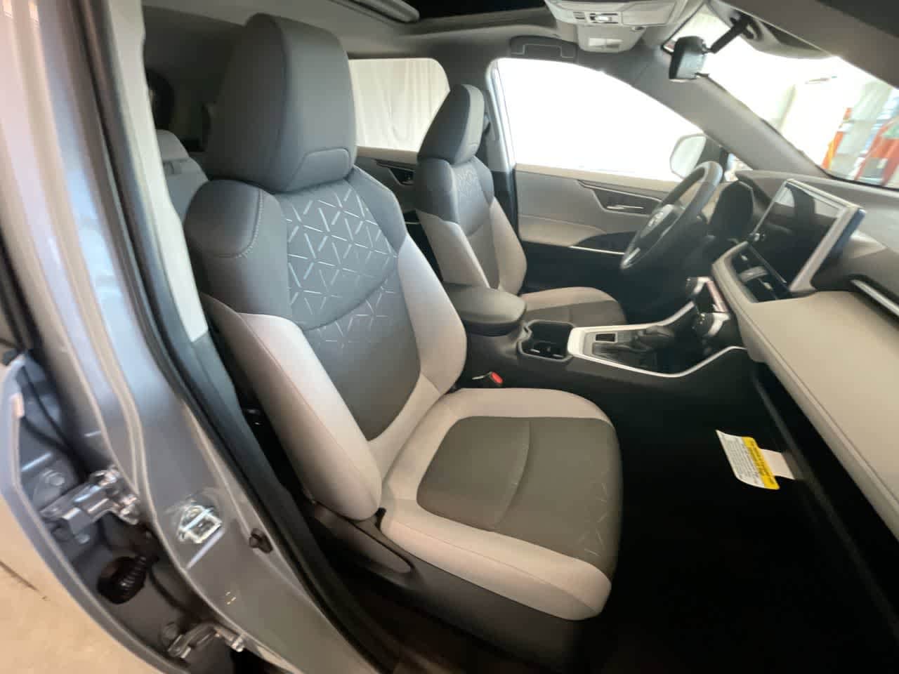 Thumbnail: 2025 Toyota RAV4 - 25