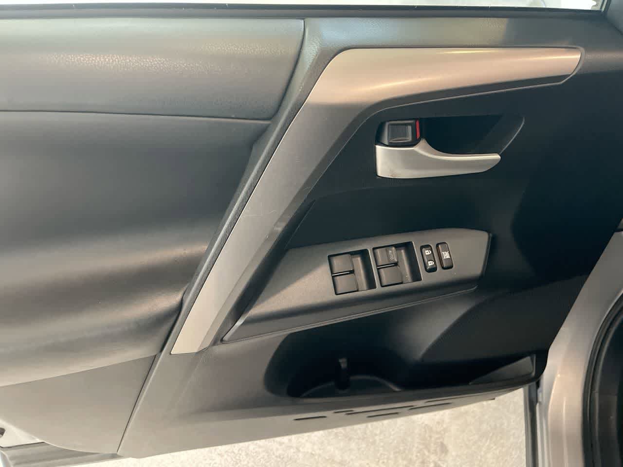 Thumbnail: 2018 Toyota RAV4 - 13