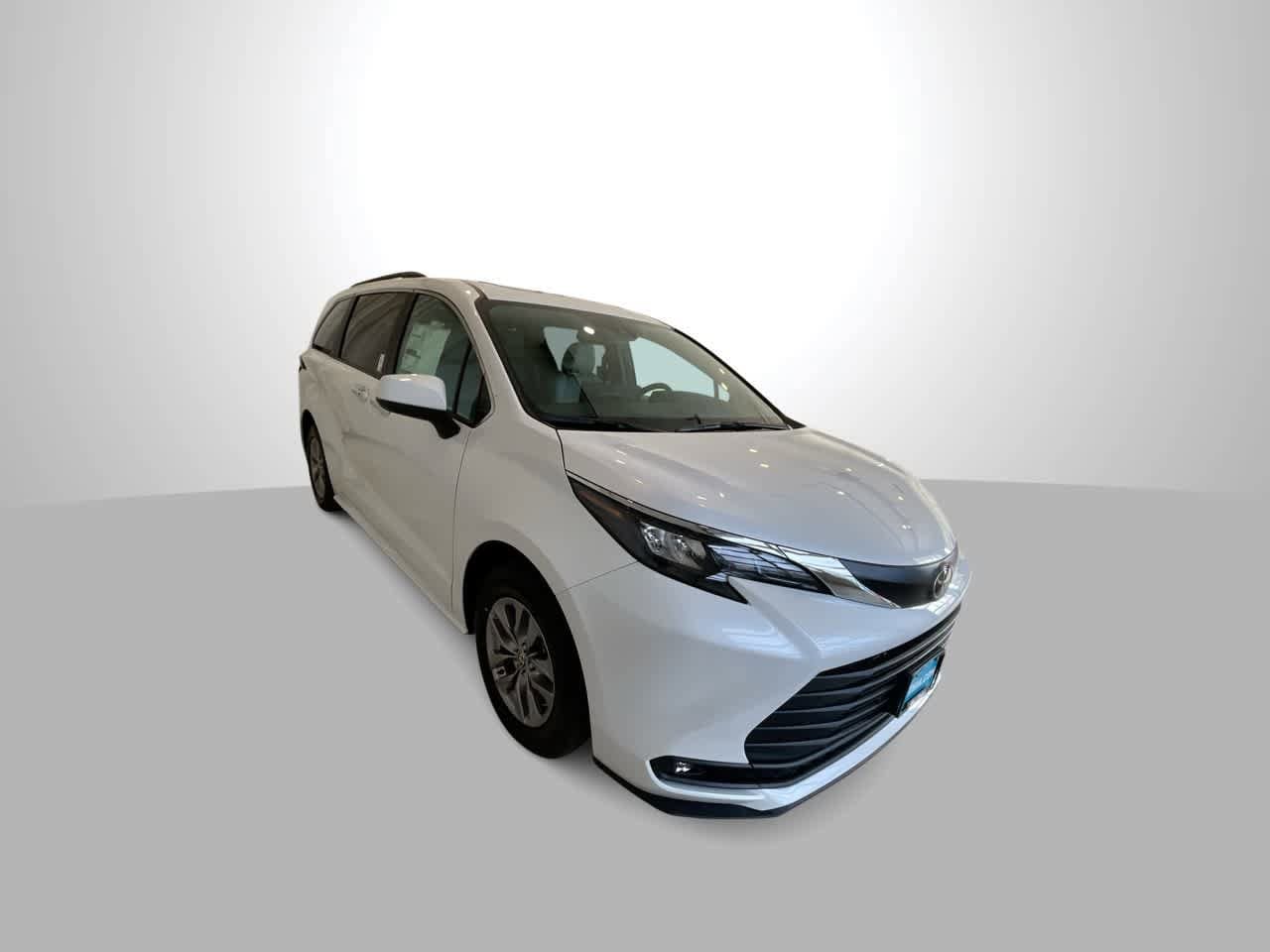 Thumbnail: 2026 Toyota Sienna - 2