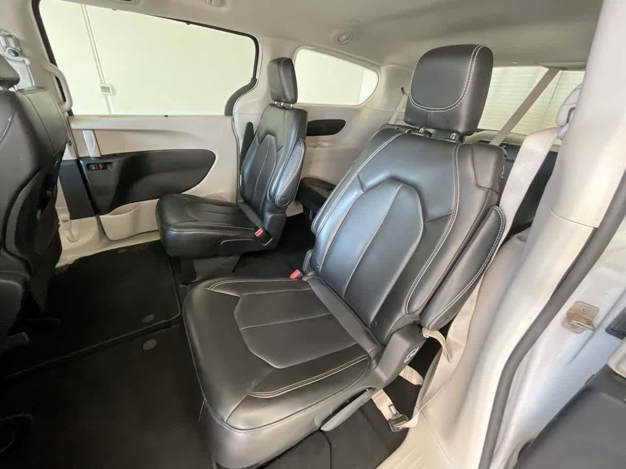 Thumbnail: 2023 Chrysler Pacifica - 21