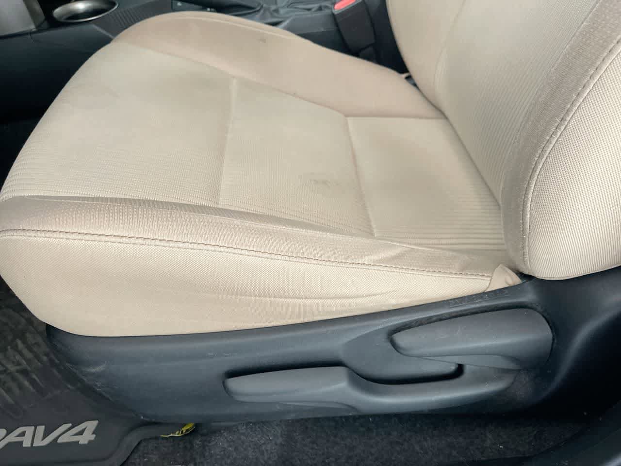 Thumbnail: 2015 Toyota RAV4 - 12