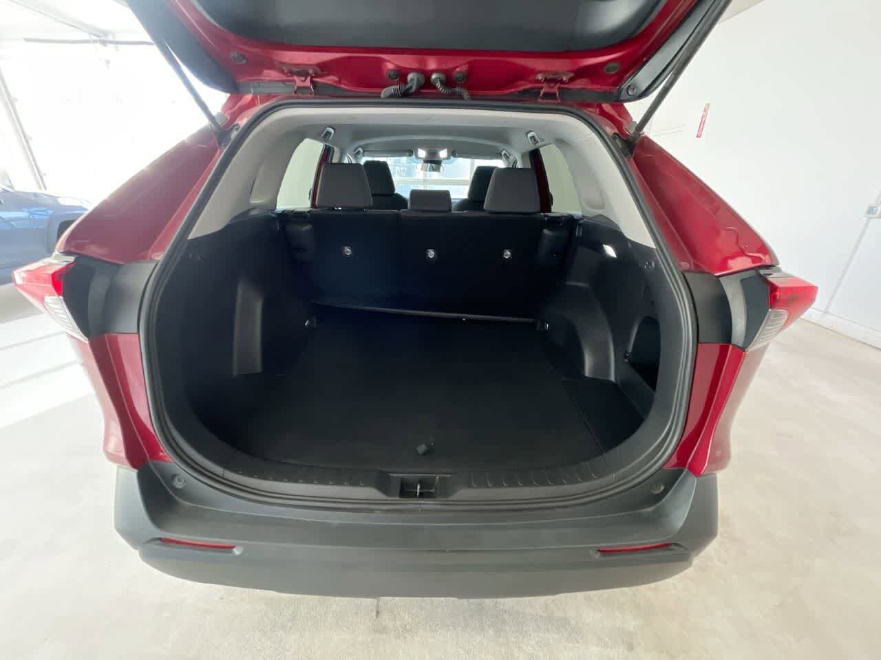 Thumbnail: 2022 Toyota RAV4 - 23