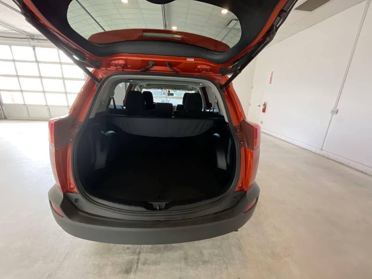 Thumbnail: 2015 Toyota RAV4 - 23