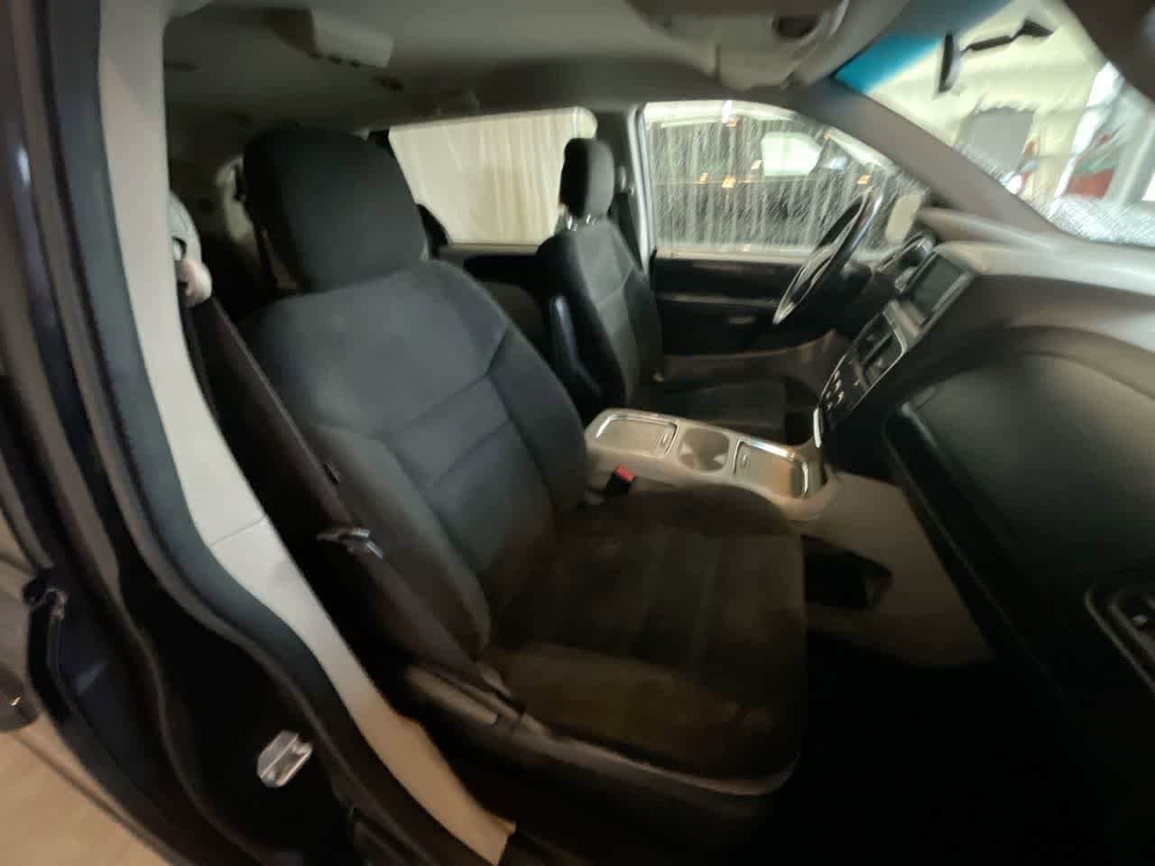 Thumbnail: 2016 Dodge Grand Caravan - 24