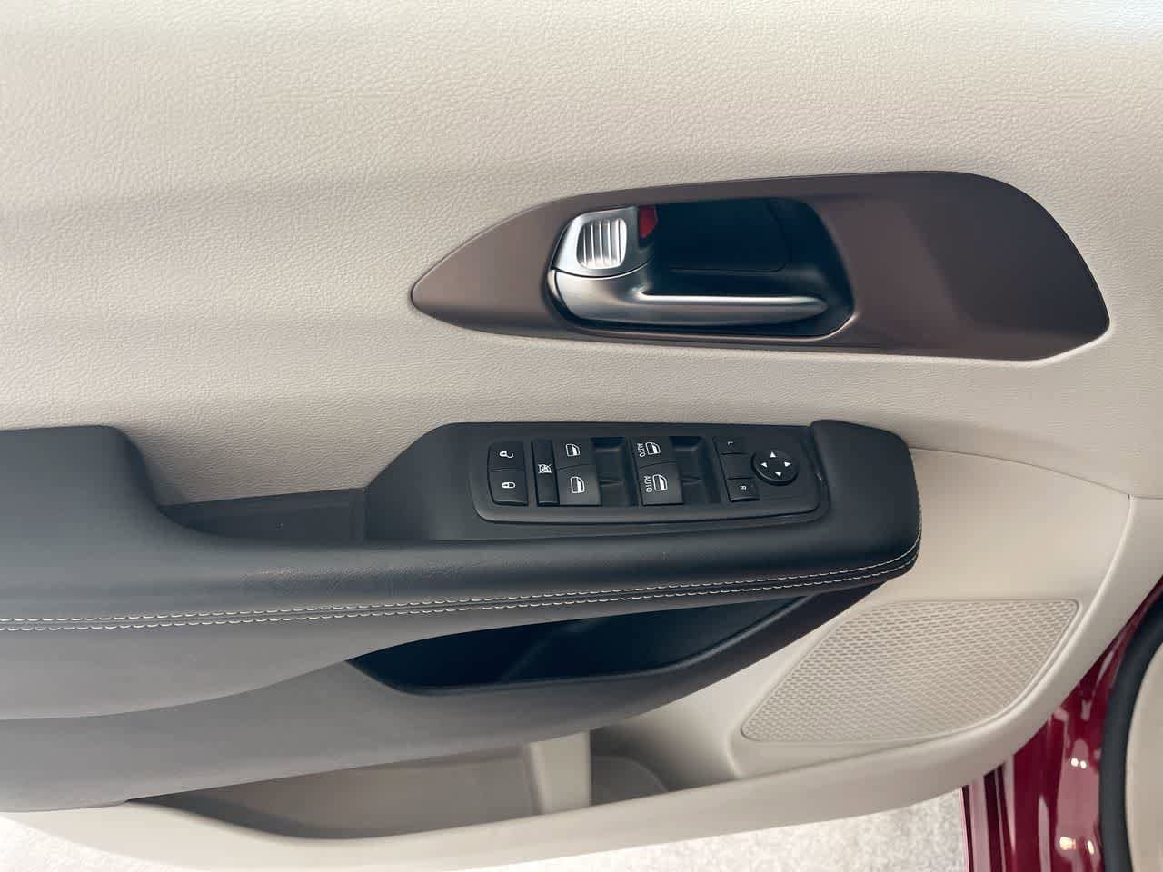 Thumbnail: 2023 Chrysler Voyager - 13