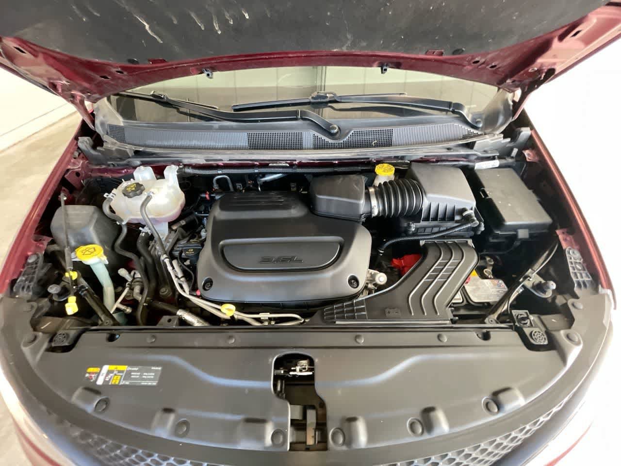 Thumbnail: 2023 Chrysler Voyager - 25