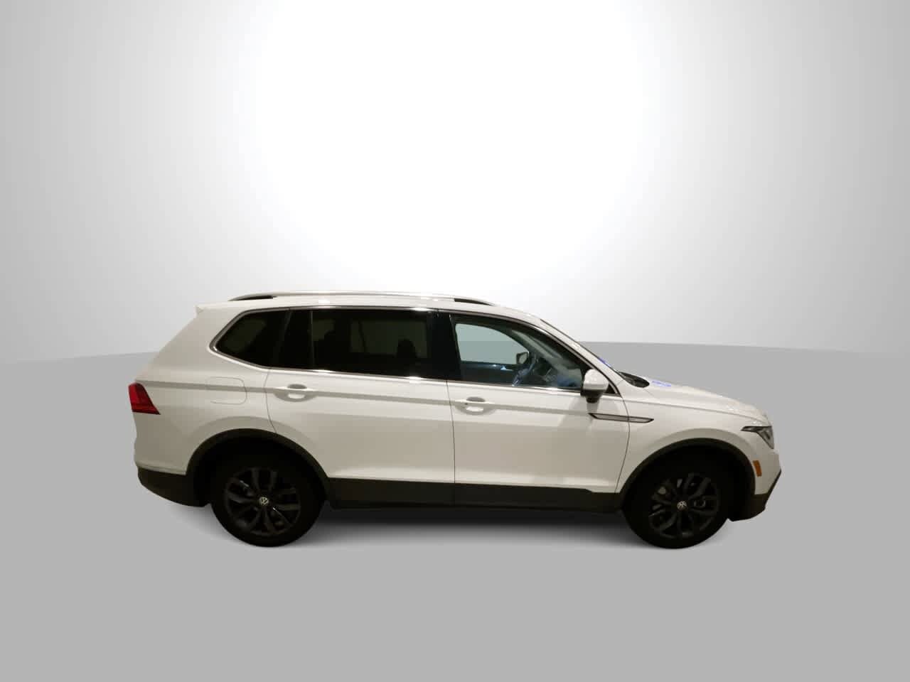 Thumbnail: 2024 Volkswagen Tiguan - 9