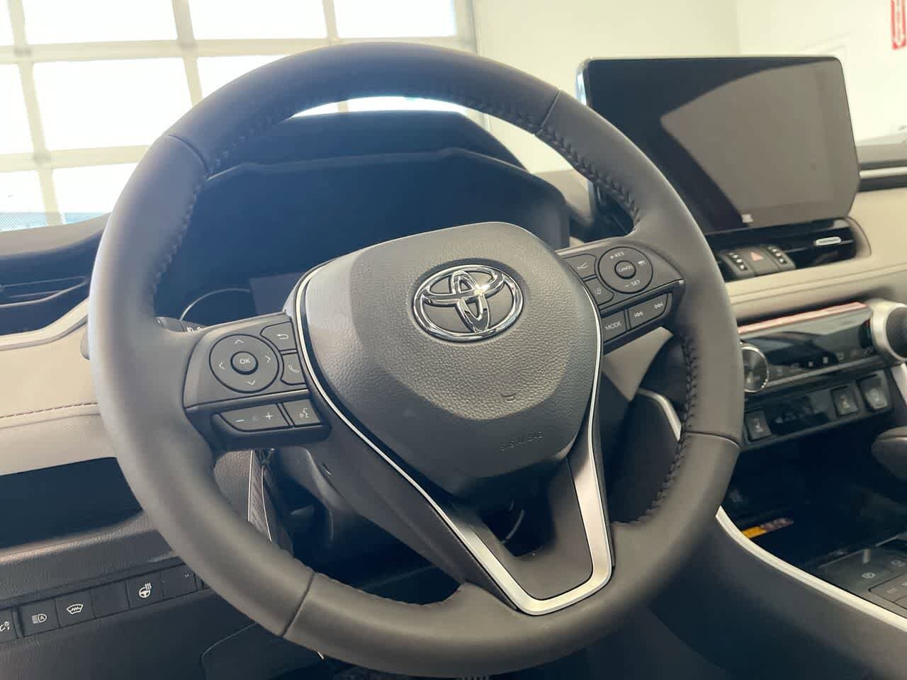 Thumbnail: 2025 Toyota RAV4 - 14