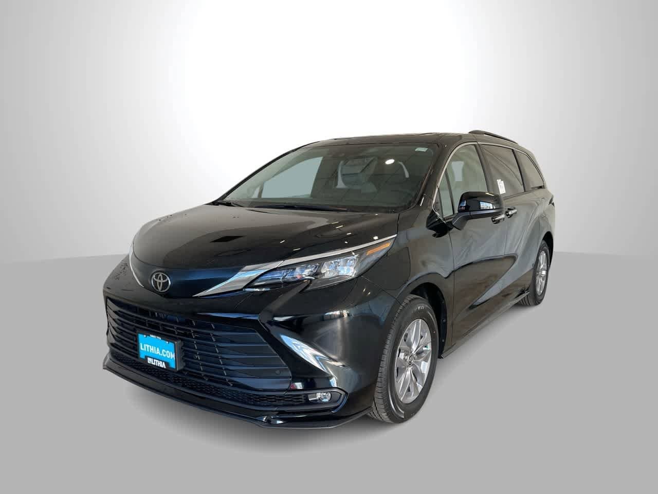 2026 Toyota Sienna XLE's photo