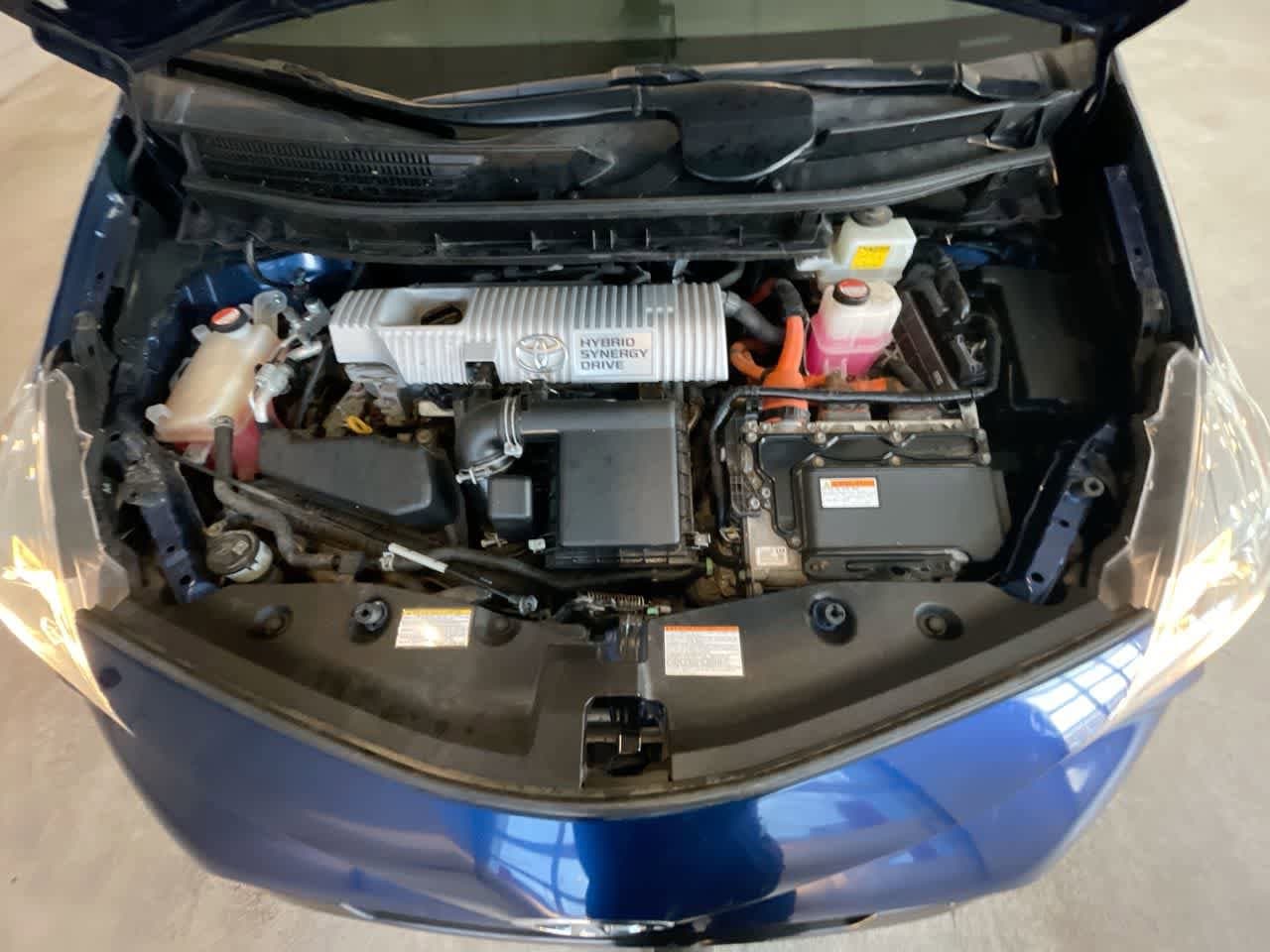 Thumbnail: 2017 Toyota Prius v - 25