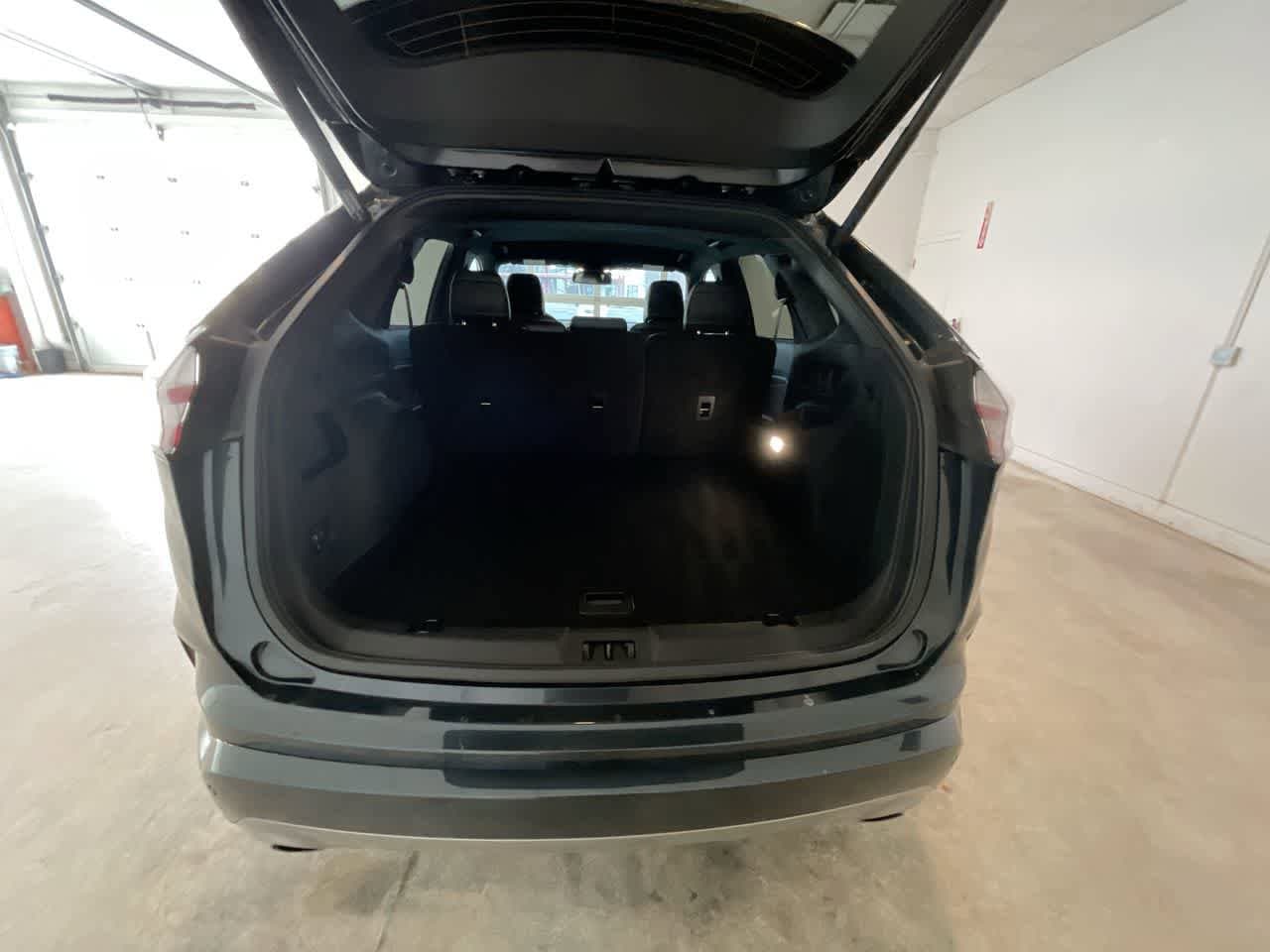 Thumbnail: 2022 Ford Edge - 23